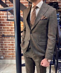 کت وشلوار دو دکمه قهوه ای